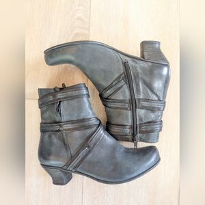 Fidji Gray Leather Ankle Boots Ponted Toe Small Heel 32571